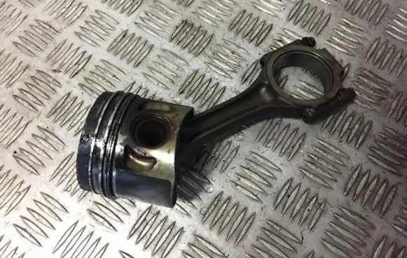 Ford Galaxy Piston with connecting rod 038j