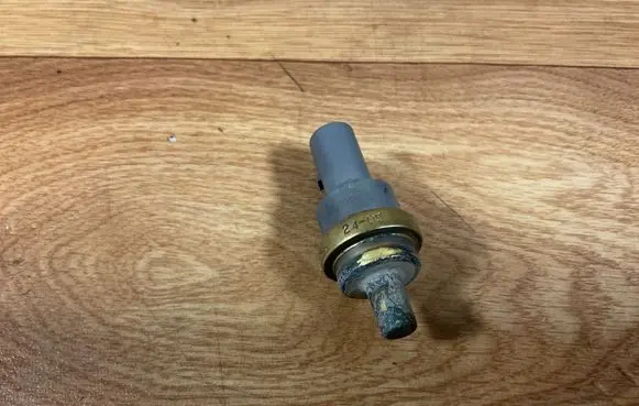Audi A4 S4 B7 8E 8H Coolant temperature sensor 06A919501