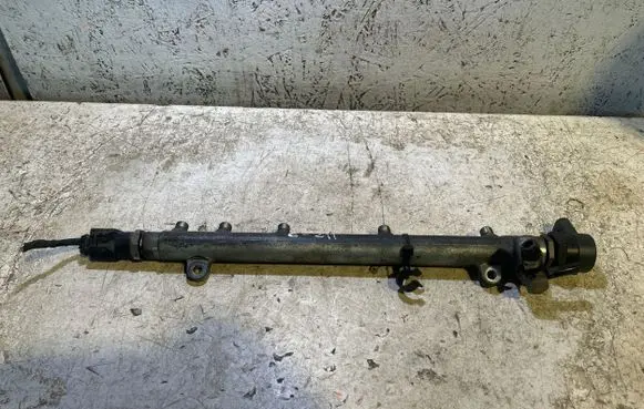 Mercedes-Benz E W211 Fuel main line pipe A6110700395 004414 0445214038