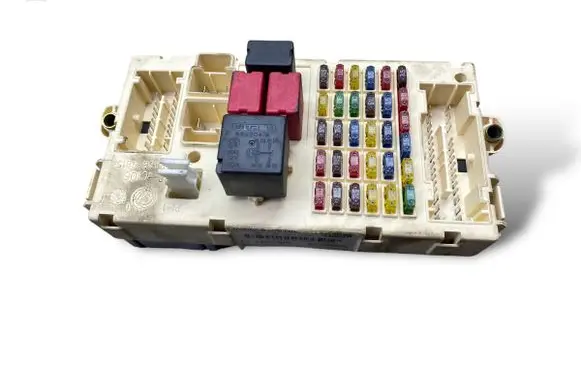 Alfa Romeo GT Fuse module 501201800030 K5327 60684628