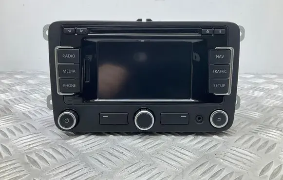 Volkswagen Scirocco Radio/CD/DVD/GPS head unit 3C0035279H