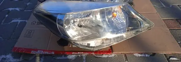 Toyota Yaris Headlight/headlamp