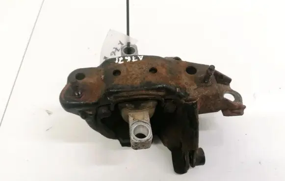 Volkswagen Polo Engine mount bracket