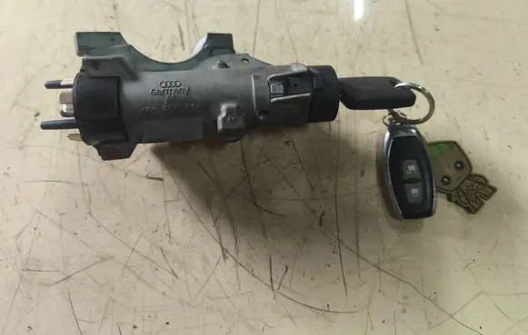 Audi A4 S4 B5 8D Ignition lock 4D0905851A