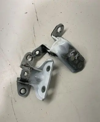 Rear door hinge set