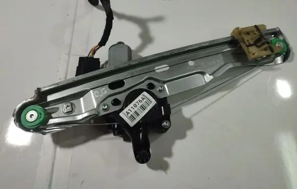 Ford C-MAX II Sliding door window regulator with motor 920398