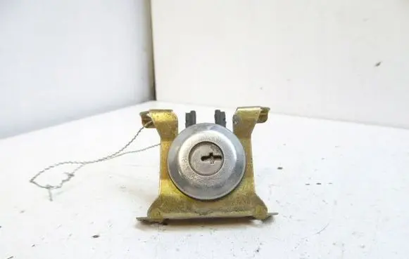 Citroen Xsara Picasso Front door lock (next to the handle) 