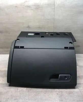 Glove box