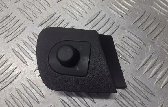 Skoda Octavia Mk1 (1U) Electric window control switch 1U2867186B