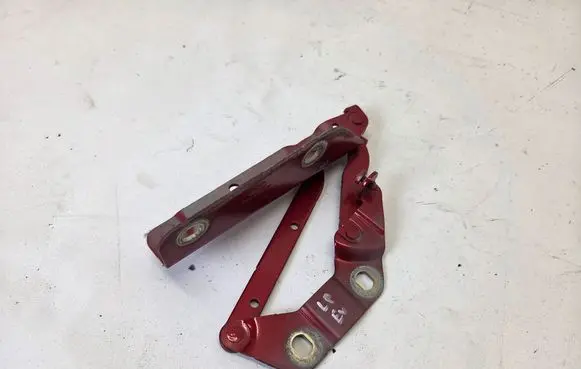 Engine bonnet/hood hinges
