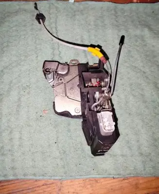 BMW 5 E39 Rear door lock 8352165 40620751 6711