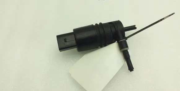 BMW 5 E39 Windscreen/windshield washer pump 8362154