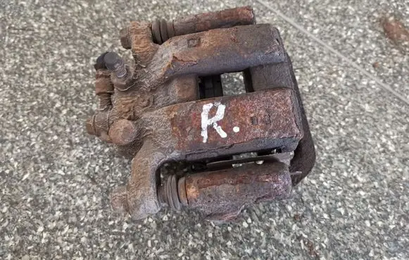 Nissan Leaf I (ZE0) Rear brake caliper
