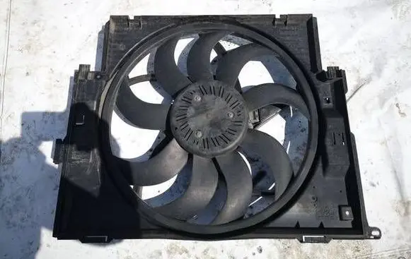 BMW 4 F32 F33 Radiator cooling fan shroud 8641963 15272311