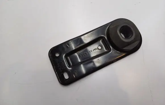 Ford Mustang VI Radiator mount bracket JR338K202AA
