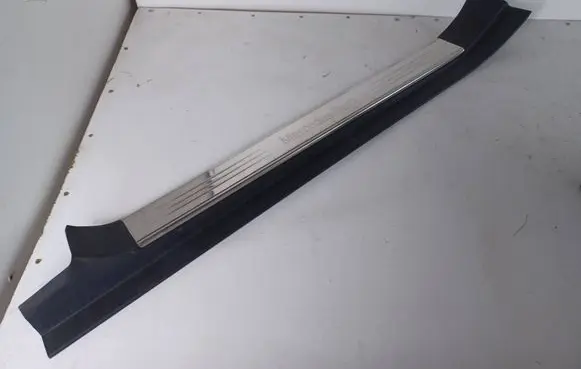 Mercedes-Benz SL R230 Side skirt front trim A2306804935