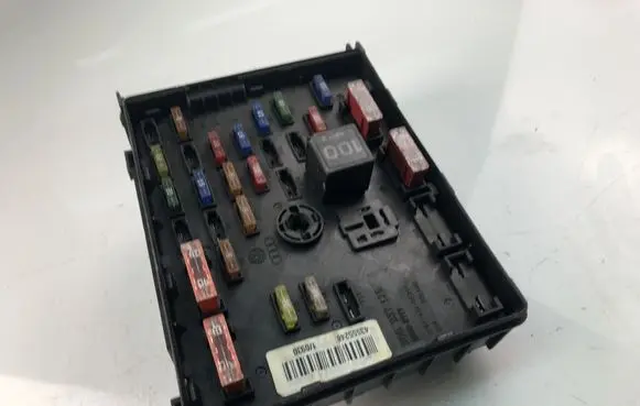 Volkswagen PASSAT B6 Fuse box set 1K0937125A