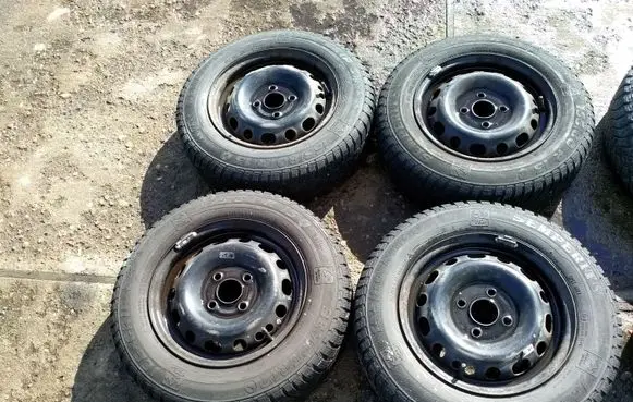 Toyota Yaris Verso R13 winter/snow tires with studs SEMPERIT 15580R13