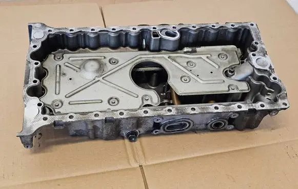 Volvo XC90 Oil sump 30713677A