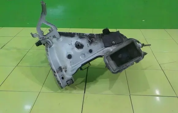 Nissan NV200 Front side member PRZOD