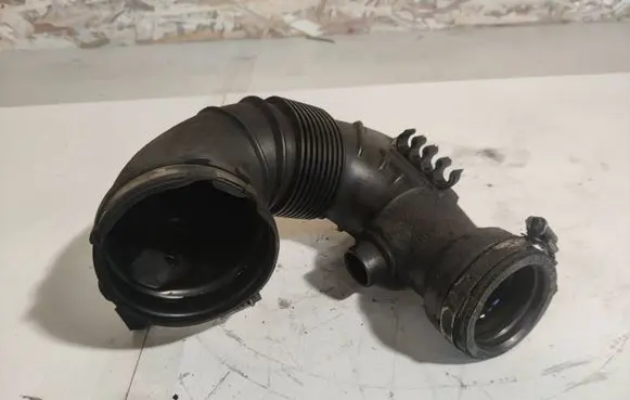 Mercedes-Benz C AMG W204 Turbo air intake inlet pipe/hose A6510900337 446286630 A6510940797
