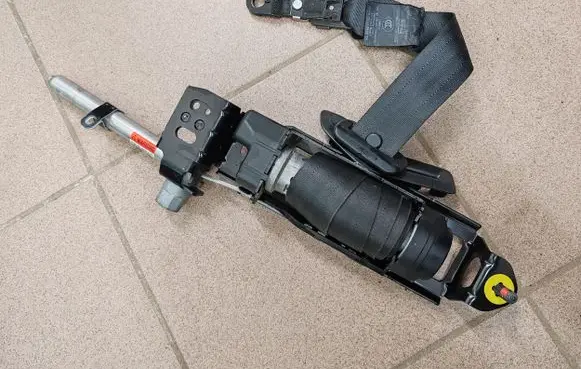 Volvo V50 Front seatbelt 30661789