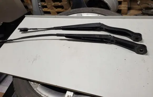 Audi Q7 4M Front wiper blade arm