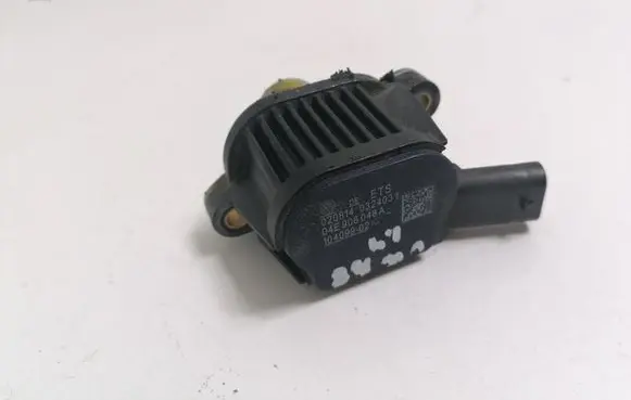 Volkswagen PASSAT B8 Camshaft vanos timing valve 04E906048A