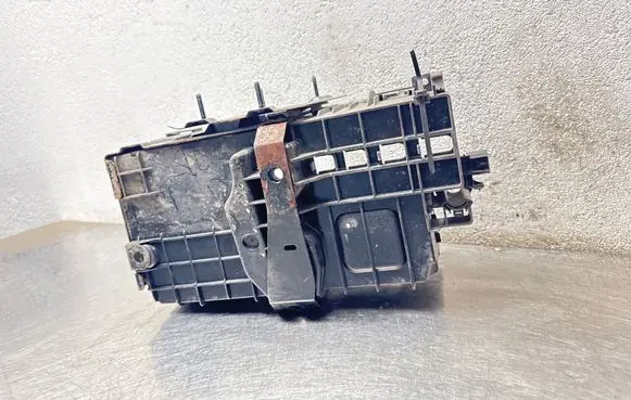 Opel Astra H Battery box tray 13346249