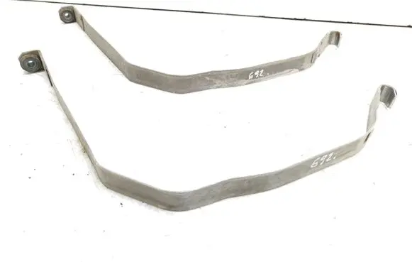 Fuel tank mounting bracket