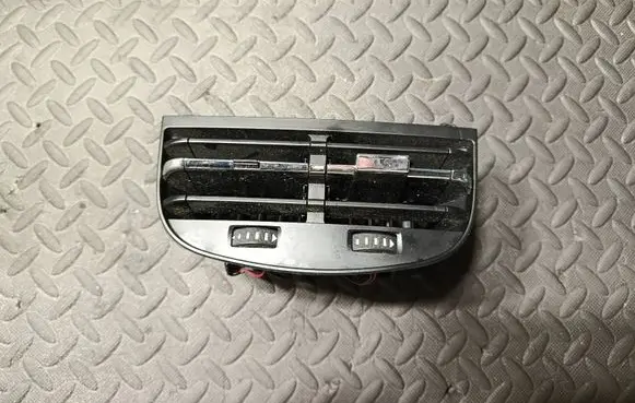 Maserati Quattroporte Rear air vent grill 670011357