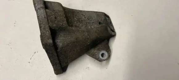 Audi A6 S6 C5 4B Engine mounting bracket 8D0199308D