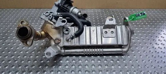 BMW 2 F46 EGR valve cooler 8515891 8513132