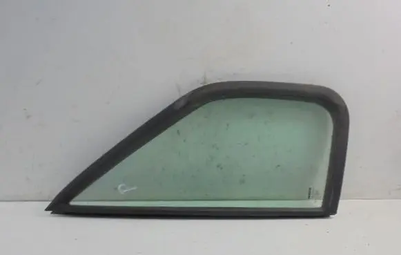 Iveco Daily 35.8 - 9 Front triangle window/glass 