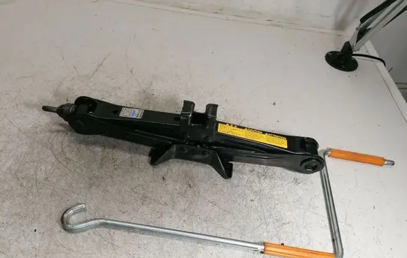 Lexus IS 220D-250-350 Lift Jack 