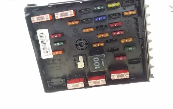 Volkswagen PASSAT B6 Fuse module 3C0937125