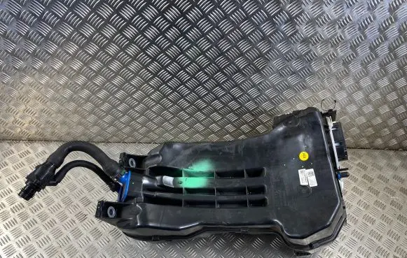 Audi Q7 4M AdBlue liquid reservoir 4M0131878CE