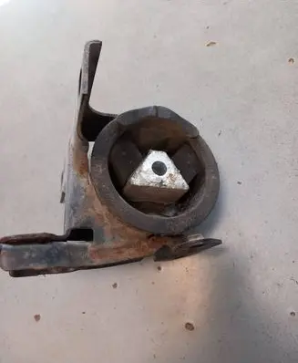Ford Mondeo MK II Engine mount bracket 97BB7M124AA