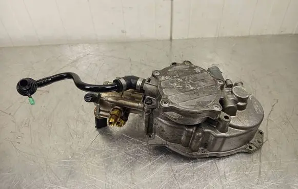 Audi A4 S4 B7 8E 8H Vacuum pump 06F103530P