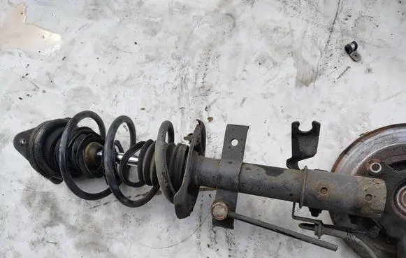 Renault Clio IV Front shock absorber with coil spring 