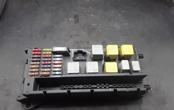 Volkswagen Crafter Fuse module A9065450401 ZGS007Q004 518817028