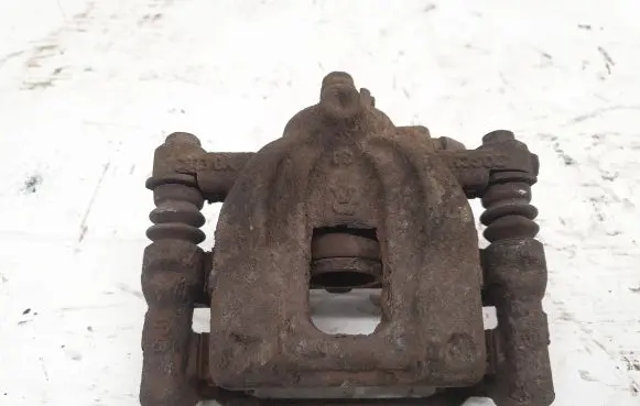 Honda CR-V Rear brake caliper