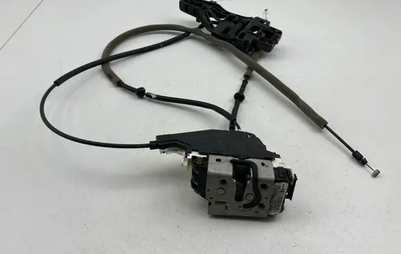 Chrysler Pacifica Front door lock 3034513