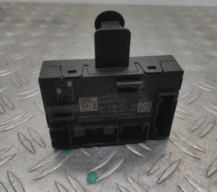 Volkswagen Touareg II Door control unit/module 4H0959792Q 4H0959792M A2C7325400500