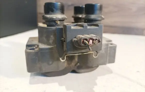 Ford Escort High voltage ignition coil 928F12029CA