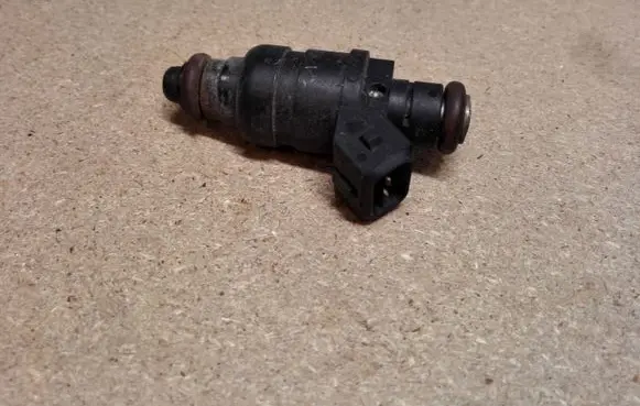 Audi A6 S6 C5 4B Fuel injector 078133551AC