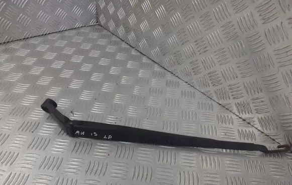 Toyota Auris 150 Front wiper blade arm 3441912