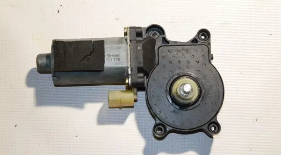 Volvo S80 Front door window regulator motor 130821776