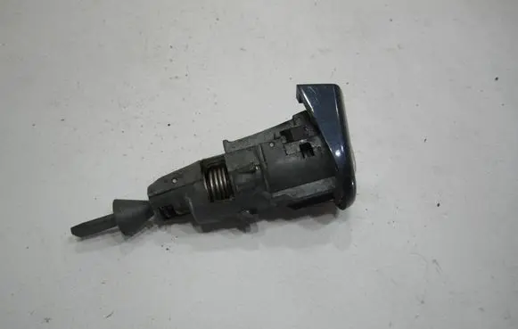 Volkswagen Golf Plus Front door lock (next to the handle) 5M0837167B