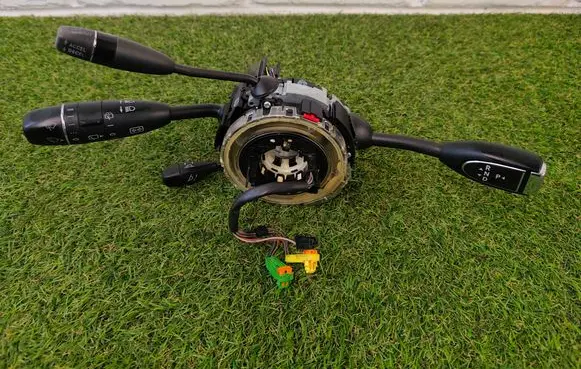 Wiper turn signal indicator stalk/switch